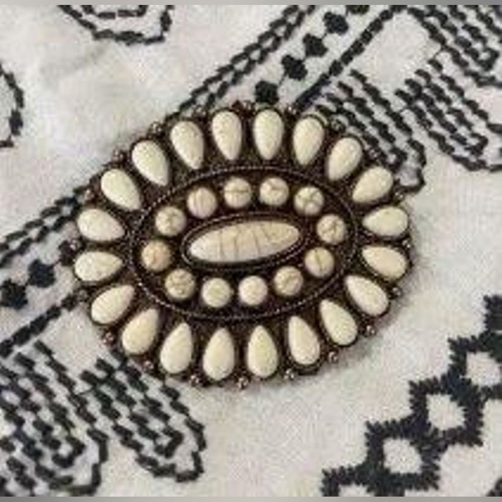 wild rag holder/ brioche clip